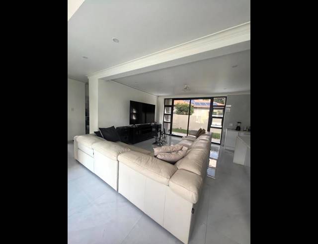 5 BEDROOM HOUSE FOR SALE IN MONAVONI